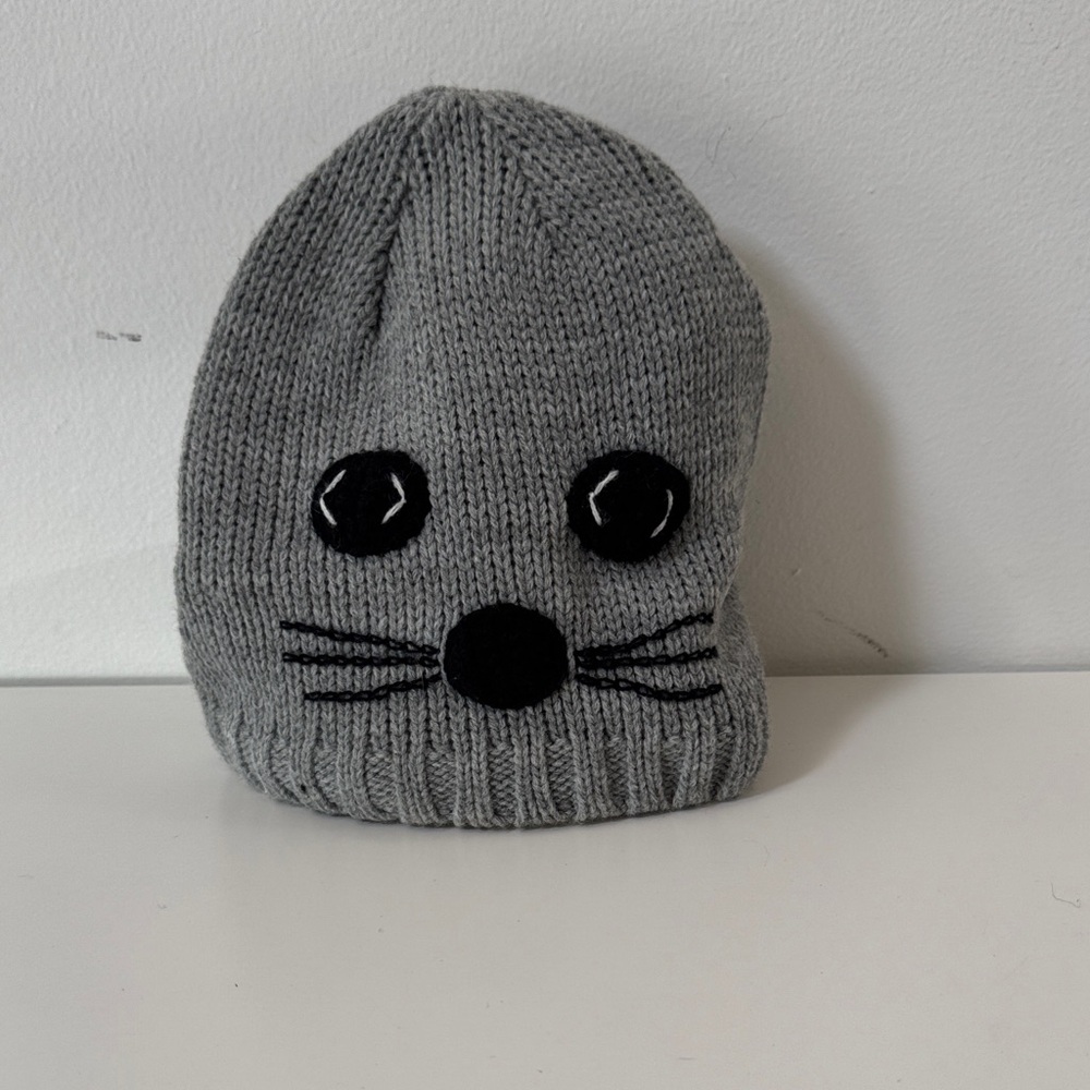 NWOT!!!!Gray Knit Kids Beanie with Cute Face Design - Picture 4 of 4
